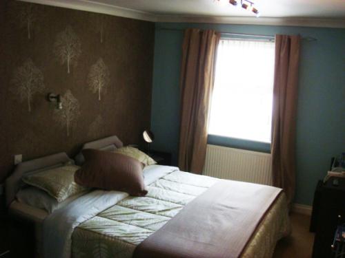 clematis-house-double-room-en-suit-bedroom-6