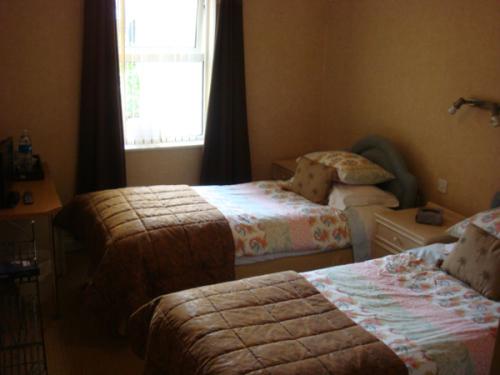 clematis-house-twin-roon-en-suit-bedroom-4