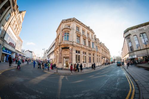 cheltenham-high-street-lg